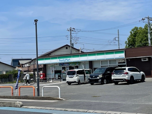 コンビニ　ファミリーマート（コンビニ）まで545m