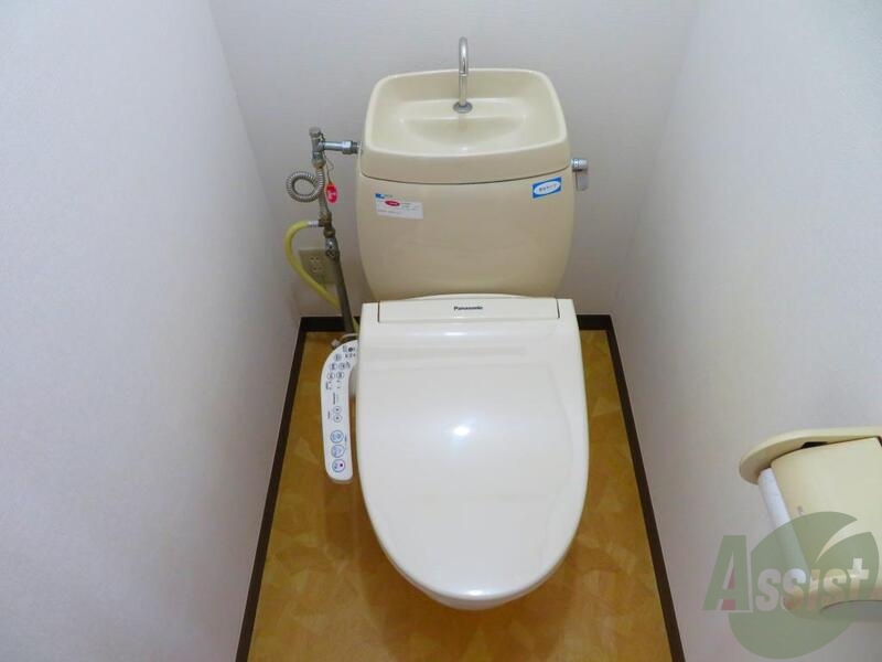 トイレ　トイレは、温水洗浄便座になっているので、寒い時など便利ですね