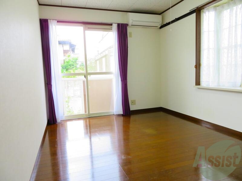 居室・リビング　洋室７帖のお部屋になります。採光面が西側となっています。