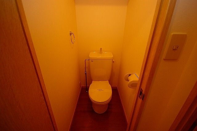 トイレ　別部屋参考写真。