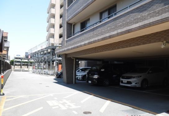 駐車場　車をお持ちの方に嬉しい駐車場付きの物件です