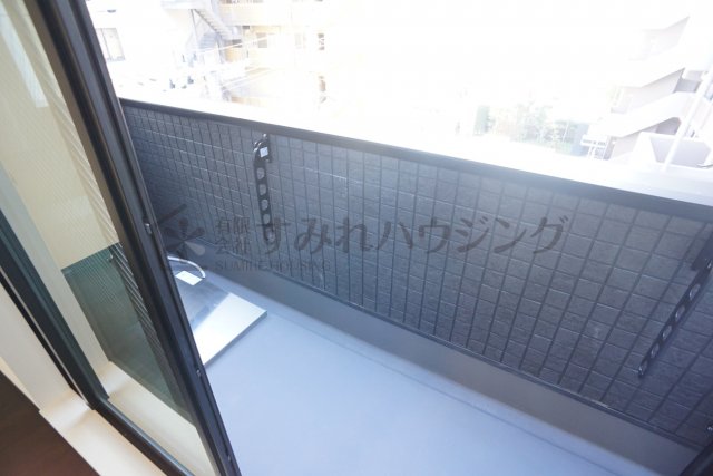 バルコニー　参考、同建物・反転間取りの号室