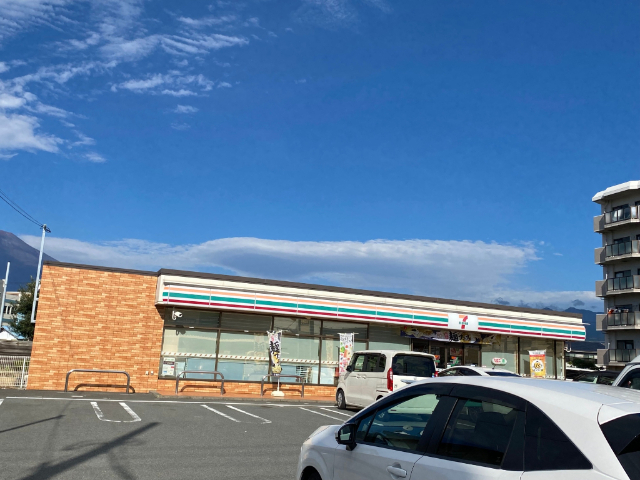 コンビニ　セブンイレブン富士市吉原店（コンビニ）まで558m