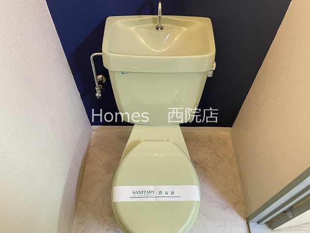 トイレ　別号室参考写真です
