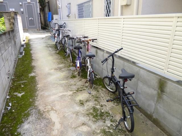 ロビー　■駐輪場