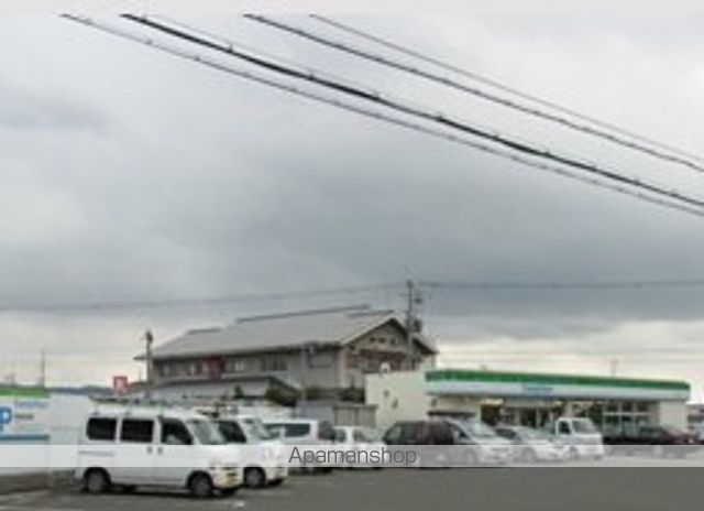 コンビニ　ファミリーマート（コンビニ）まで107m