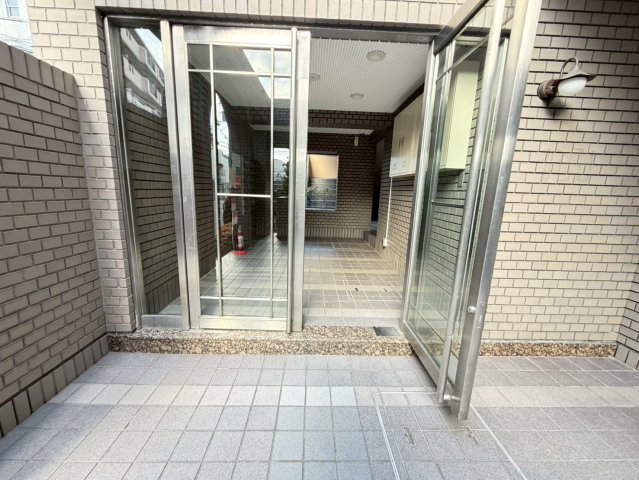 エントランス　詳細は、RISUMO江坂本店までお問合せください♪