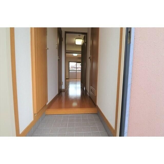 玄関　※別号室の写真です。現況優先となります。
