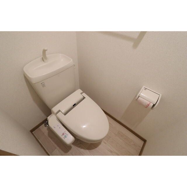 トイレ　※別号室の写真です。現況優先となります。