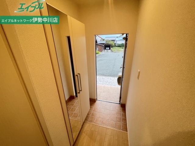 玄関　別部屋反転タイプ