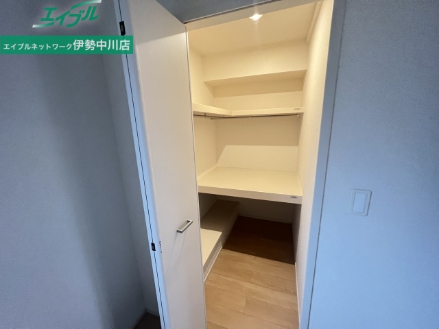 収納　別部屋反転タイプ