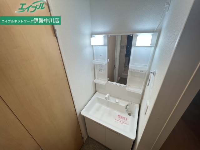 洗面設備　別部屋反転タイプ