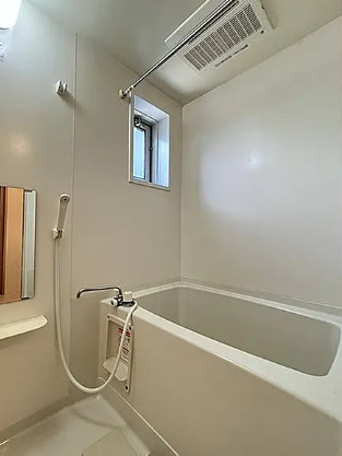 バス・シャワールーム　別部屋の画像を使用しております。