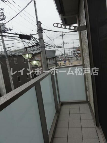 バルコニー　お洗濯にも便利なバルコニー付き