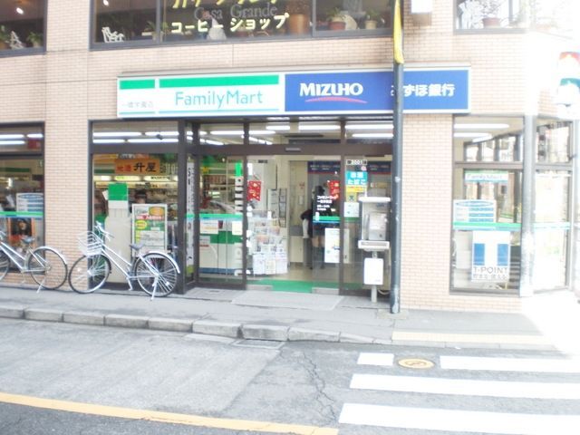 コンビニ　ファミリーマート（コンビニ）まで560m