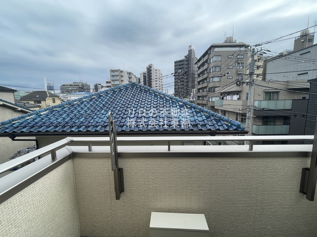 バルコニー　バルコニー付！お天気のいい日は洗濯物も気持ちよく干せますね！