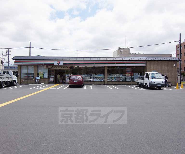コンビニ　セブンイレブン淀下津町店（コンビニ）まで214m