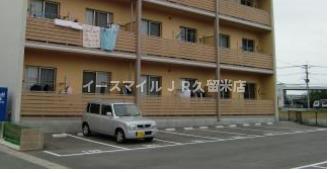 駐車場　駐車場があるので、車を買う予定の方も安心です