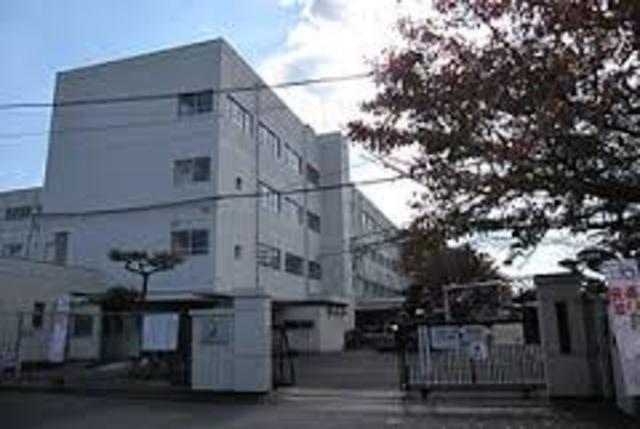 小学校　高槻市立真上小学校（小学校）まで397m