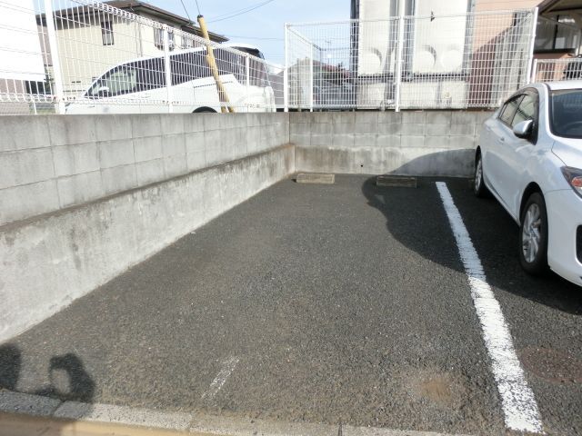 駐車場　敷地内の駐車場