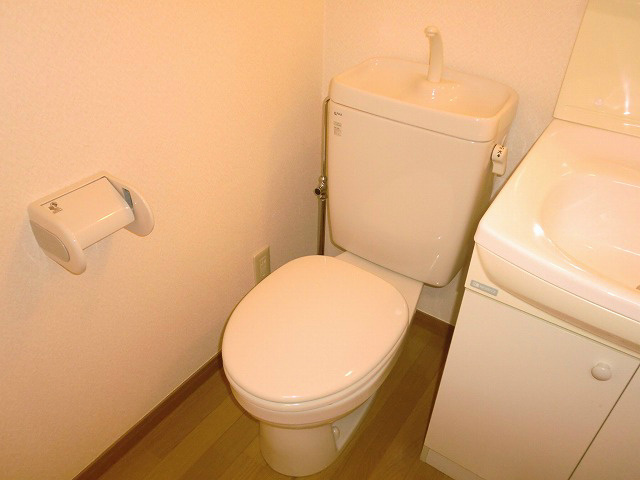 トイレ　別部屋参考写真。バストイレ別です。