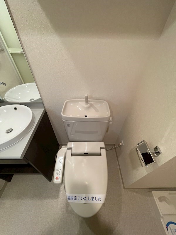 トイレ　別部屋のお写真です。ご参考までに！