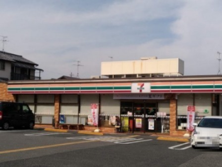 コンビニ　セブンイレブン 伊丹桜ケ丘3丁目店（コンビニ）まで128m