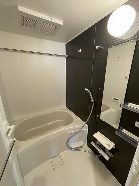 バス・シャワールーム　コンパクトで使いやすいお風呂です