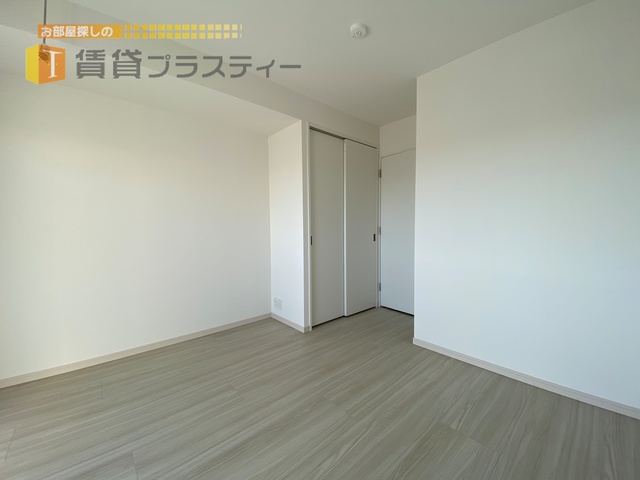 居室・リビング　オシャレな室内でペット飼育も可能なお部屋です。
