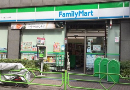 コンビニ　ファミリーマート 八丁堀二丁目店（コンビニ）まで282m