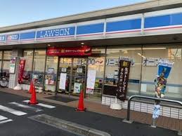 コンビニ　ローソン川名駅前店（コンビニ）まで110m