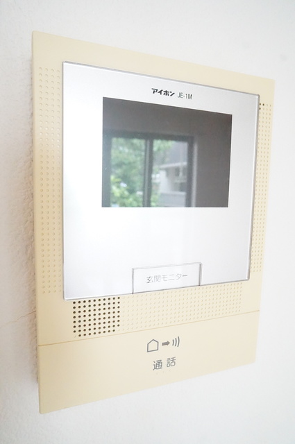 セキュリティ　来訪者の姿を確認できるＴＶモニター付インターホン設置済です！