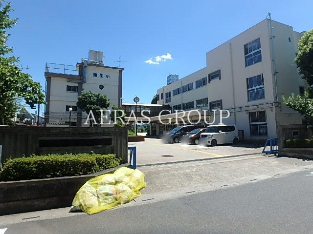 小学校　越谷市立蒲生小学校（小学校）まで548m