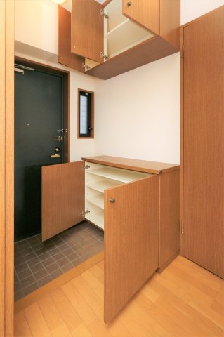 玄関　参考写真（同物件別部屋）