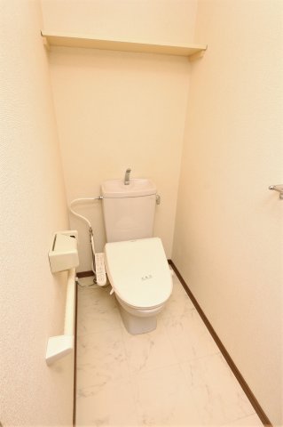 トイレ　参考写真（同物件別部屋）