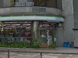 コンビニ　ファミリーマート　浮間舟渡駅前店（コンビニ）まで1213m