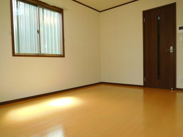 クリスタルの居間写真
