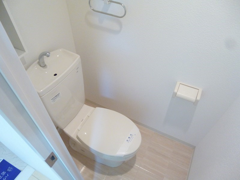 トイレ　※別タイプの室内写真です。