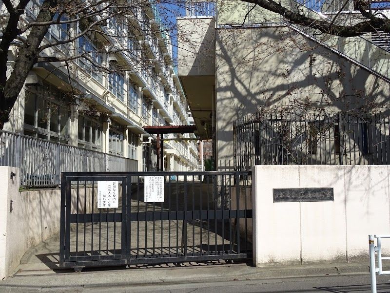 中学校　渋谷区立広尾中学校（中学校）まで1380m