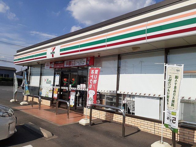 コンビニ　セブンイレブン（コンビニ）まで650m