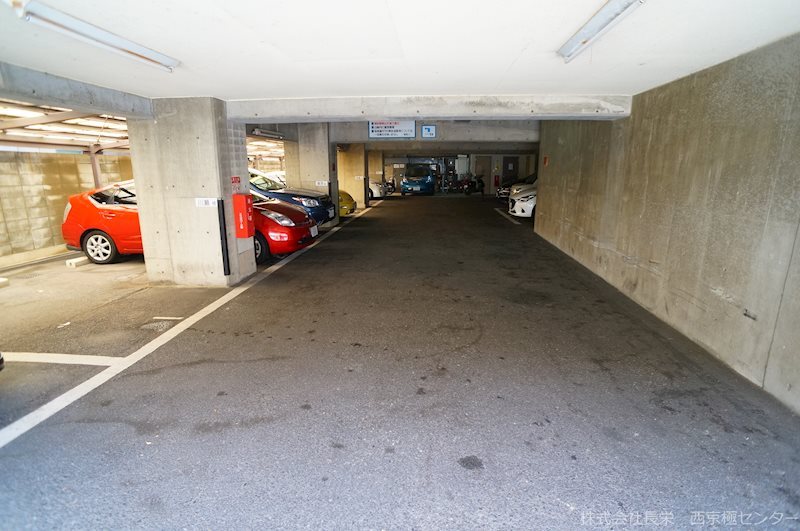 駐車場　屋内駐車場