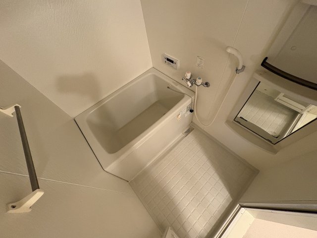 バス・シャワールーム　コンパクトで使いやすいお風呂です