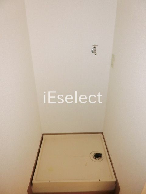洗面設備　室内洗濯機ございます。
