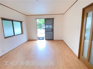 三木貸家の居間写真