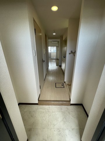 ADORERの玄関写真