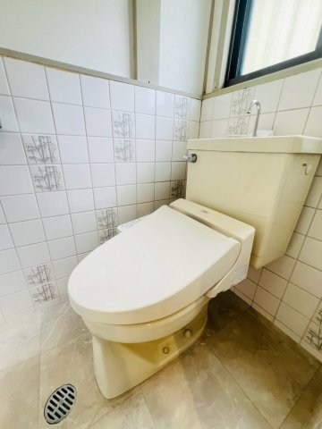 禅昌寺町1丁目戸建のトイレ写真