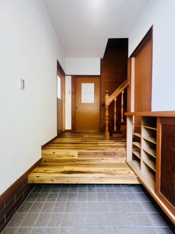 禅昌寺町1丁目戸建の玄関写真