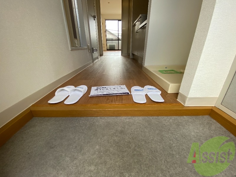 玄関　こちらが玄関です。玄関口が広く荷物の持ち運びも安心です。