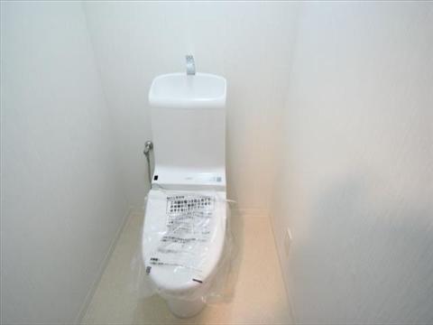 ＪＲ南武線 武蔵新城駅 徒歩20分 3階建 築35年のトイレ写真