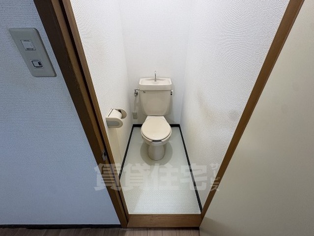 ＪＲ片町線 徳庵駅 徒歩6分 3階建 築36年のトイレ写真